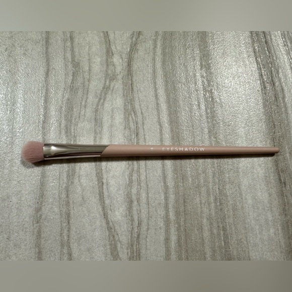 NEW FENTY BEAUTY by Rihanna Face Shaping Brush 240 EYESHOW - Picture 2 of 2
